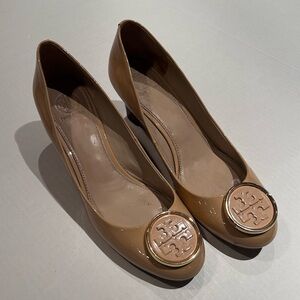 Tory Burch Beige Patent Leather Flats